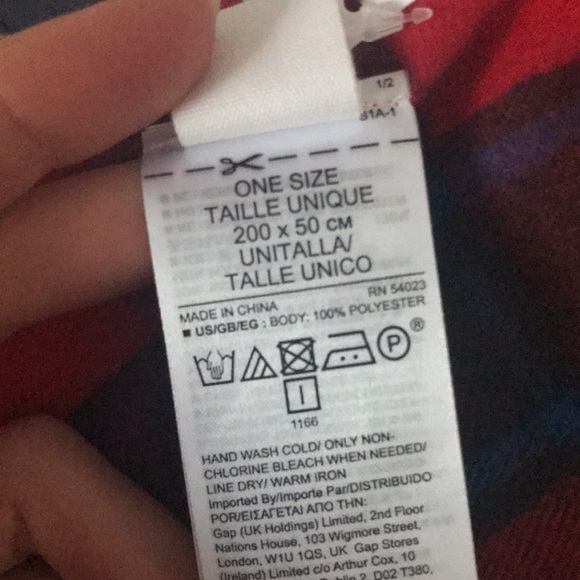 NWT men’s GAP scarf - Picture 3 of 4